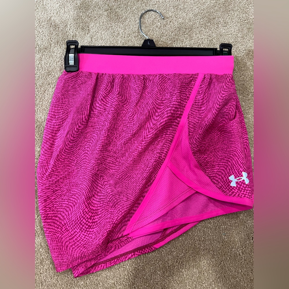 *NWT* Women’s Large Under Armour “Fly By 2.0” Shorts with Built in Brief
